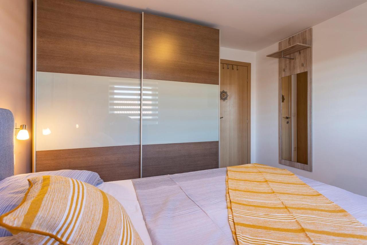 Apartman Ember Pula Ngoại thất bức ảnh