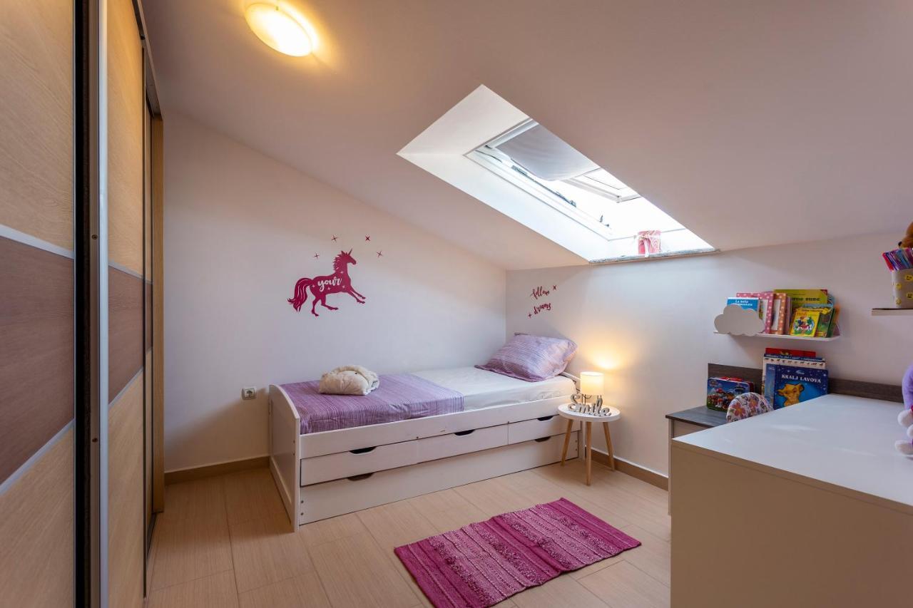 Apartman Ember Pula Ngoại thất bức ảnh