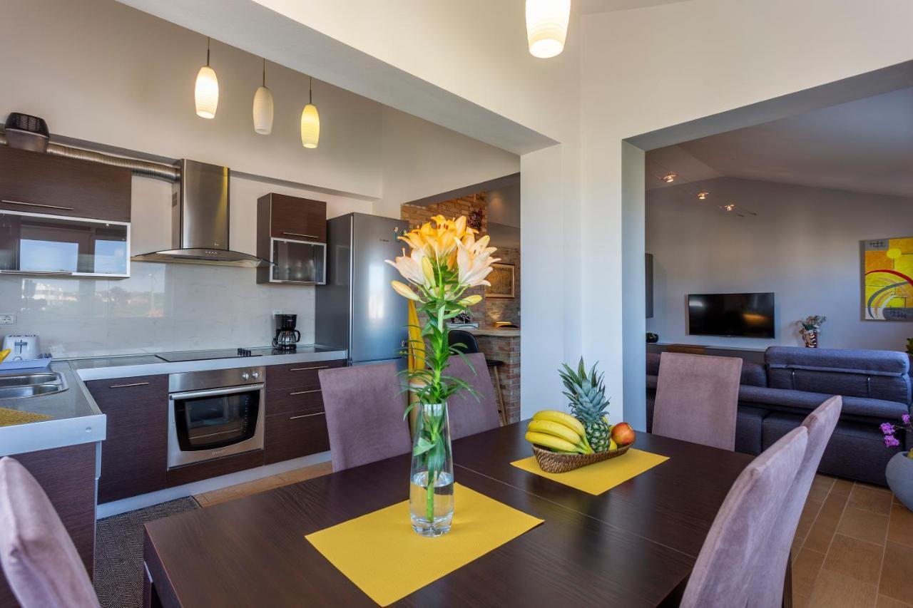 Apartman Ember Pula Ngoại thất bức ảnh